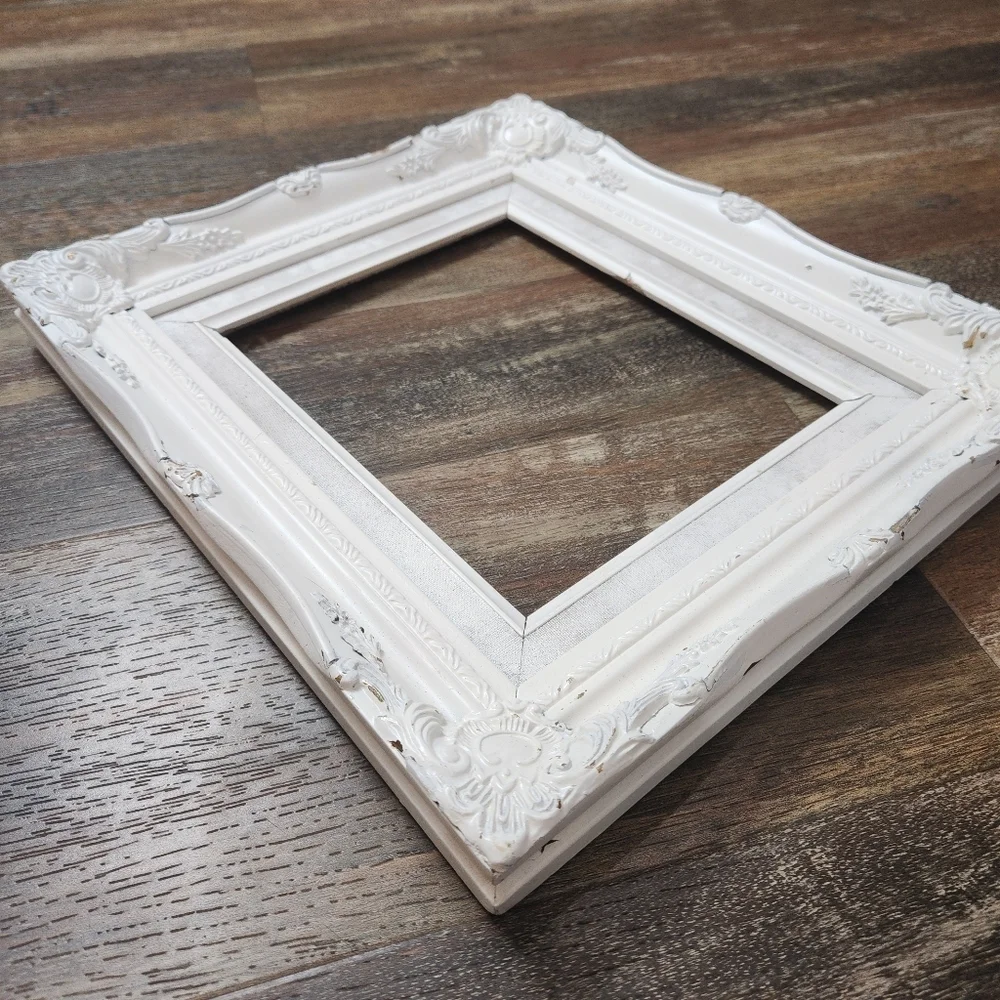 VINTAGE 8 X 10 WOOD SHABBY CHIC ORNATE FRAME MADE IN TAIWAN